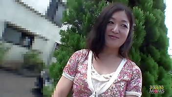 Small cock fellow fucking a very eager and horny Asian mature woman