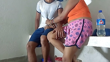 शादी का कार्ड देने आया देवर ने मेरी चूत को रगड़ के चोदा ! Indian Bengali XXX पोर्न हिंदी आवाज में