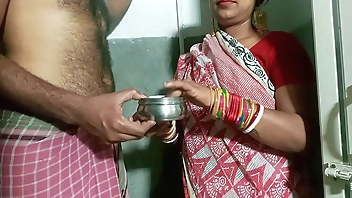 ससुर बहू से बोले पीठ पर तेल लगा दो, फिर गेट पर ही चोद दिया ! अश्लील पोर्न हिंदी में