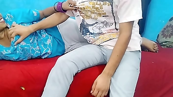 मेरी चूत नहीं लेगा तो इस महीने की पगार नहीं दूंगी और अपने पति से बोल दूंगी