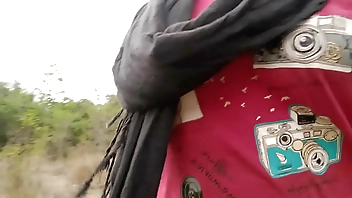 देसी लड़की ने जंगल में जाकर मंगल किया और फिर अपने यार को घर में बुलाकर चुदवाली