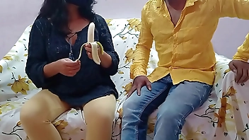 जीजा जी ने साली को केला खिलाते खिलाते चूत में लण्ड पेला  XXX Indian Sex