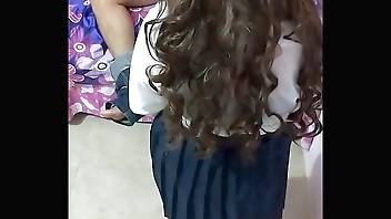 se APROVECHA de mi INOCENCIA.. me hace VENIR y GRITAR de PLACER ¡QUE HACE? Hay perdón.. ¡Cállate y ayúdame! (CÁMARA OCULTA) Real amateur