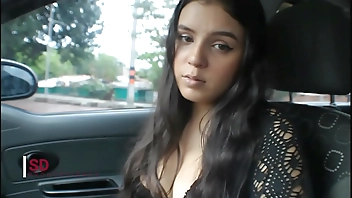 A MI HERMANASTRA SU NOVIO LA DEJA ABANDONADA Y MUY CACHONDA, ASI QUE DECIDO AYUDARLA