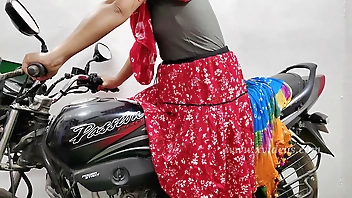 Indian girlfriend  has outdoor sex with lover