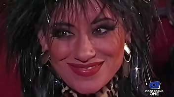 Elodie Cherie, baisée avec une capote au temps des gaulois