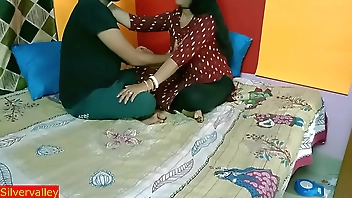 दोस्तों के साथ गुप्त सेक्स संबंध गर्म माँ! हिंदी शौकिया सेक्स के साथ स्पष्ट ऑडियो