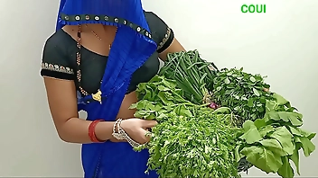 दिव्या भाभी क्या कु सब्जियां लाई हो देख लो भैया मेरे पास आकर बैठ कर