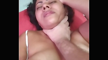 मेरी चूत को चोदो और सब कुछ तोड़ने के लिए अपना हाथ और डिक डाल दो!