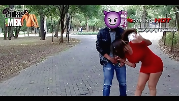 फूहड़ डैना सार्वजनिक रूप से नग्न नग्न और चापल्टेपेक में एक अजनबी के मुर्गा चूसने