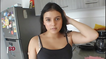 DE VISITA EN CASA DE MIS PADRES,ME FOLLO A LA ZORRA DE MI HERMANASTRA