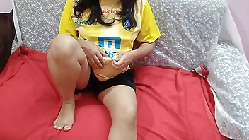 बालकनी में खड़ी प्रेग्नेंट भाभी को रूम में लण्ड सवारी कराई  ! अश्लील पोर्न हिंदी में