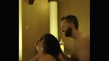 FUCKING ON THE FIRST DATE WITH A MALE FROM TINDER FROM TINDER HE TAKES ME TO THE JACUZZI OF THE MOTEL AND I RECORDED ME FOR YOU