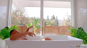 Kissa & Kendra Bathtub Fantasy / Brazzers  / download full from http://zzfull.com/ima