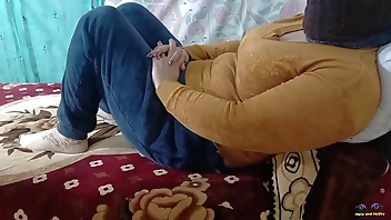 सोन इन लॉ प्रेसिंग बिग बूब्स ऑफ मदर इन लॉ और मोटिवेटिंग फॉर एनल हार्डकोर फक्किंग और डालता है बीच की उँगली में उसकी गांड, सुंदर रोलप्ले सासु दामाद सेक्स द्वारा नेतु और पति xxx hd फिल्म में स्पष्ट हिंदी ऑडियो