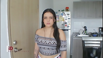 MI HERMANASTRA ME DEBE DINERO ASI QUE  ME LA FOLLO A CAMBIO DE LA DEUDA