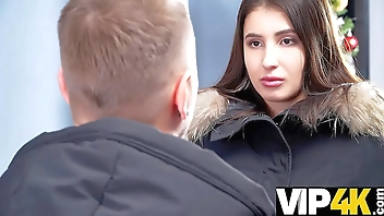 DEBT4k. Monica Wet hat unerwarteten Sex mit dem hartnäckigen Schuldeneintreiber