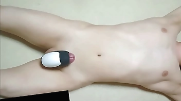 おもちゃオナリズムで少年のローターオナニー