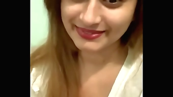 Hot Boobs Girlfriend Exposing Huge Tits Cleave to People