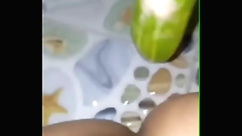 Gái teen thủ dâm