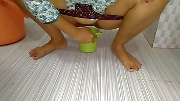 पहली बार ब्रिटिश इंडियन भाभी का पेशाब वीडियो कॉंपिलेशन XXX Indian Pissing