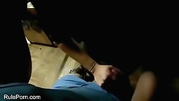 Se coge al novio de su amiga en su fiesta