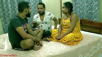 भारतीय गर्म प्रेमिका पैसे के लिए देसी दोस्त के साथ साझा :: हिंदी ऑडियो के साथ