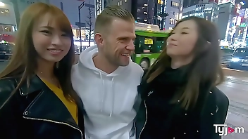 Sexy japanese girls Mona Ayami and Tsubaki Kato goes to the love hotel