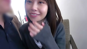 ハメ撮り　キレイと可愛いを兼ね備えたJKとハメ撮りセックス。美乳おっぱいを揉みまくり。パイパンマンコも刺激を受けてイキまくり。容姿端麗な女子校生に豪快な中出し。