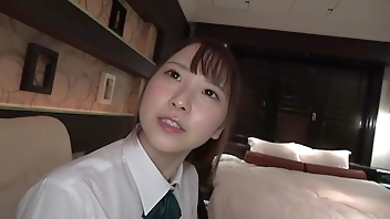 18歳 美女 敏感乳首 Cカップ ガチ清楚　 素人 女子とハメ撮り #制服#スレンダー#くびれ#美乳#かわいい#初心#バイブ#オナニー