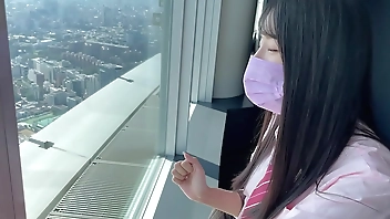 名門学校のお嬢様がお上品ナマ交尾。おじさんとのセックスを期待してTバックを履いてきちゃうドスケベちゃん。エチエチキツキツおマンコにおじさんが大興奮。