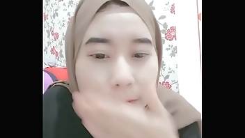 Jilbab, bugil