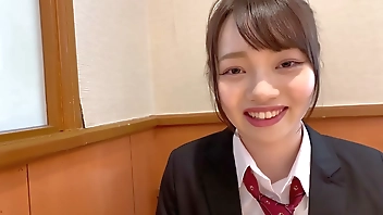 愛嬌バツグンな清楚系ポニテJK！気持ちぃ事によわよわ攻められた途端に漏れ出ちゃう甘々あんあんボイスは必聴モノ！！おじさんとのエッチに幸せを見出すいじらしい娘っ子に2連発発射ァ　https://iil.la/OVi6wN1