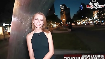 Süße deutsche blonde Teen mit kleinen Titten beim echten Sextreffen