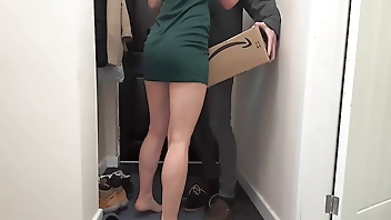 Lucky amazon delivery guy seduced by lonely divorced young gets blowjob and free sex as a tips.