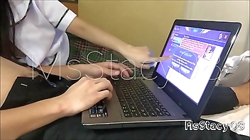 Ang paglalaro ng magkaklase ng Online Game ay nauwi sa mainit na pagtatalik