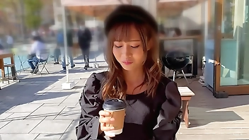 ハメ撮り　出勤前のセフレと昼間っからホテルIN！誰もが認める超絶美女がバニーコスしながら杭ちピストンで搾り取ってくる。18歳のキツキツマンコは気持ちよすぎてオジサン持たないっす。おさまらない性欲に応えるべく、ポルチオガンガン突きまくってエビ反りしながら絶頂。https://bit.ly/3JfnITa